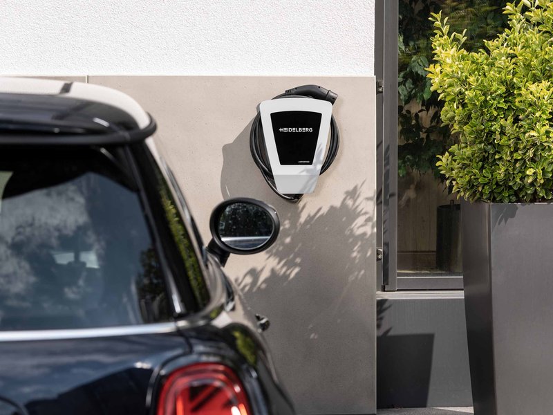 Laden_E-Auto_Bild_Amperfied_4-3.jpg E-Auto laden zuhause. (Bild: Amperfied)